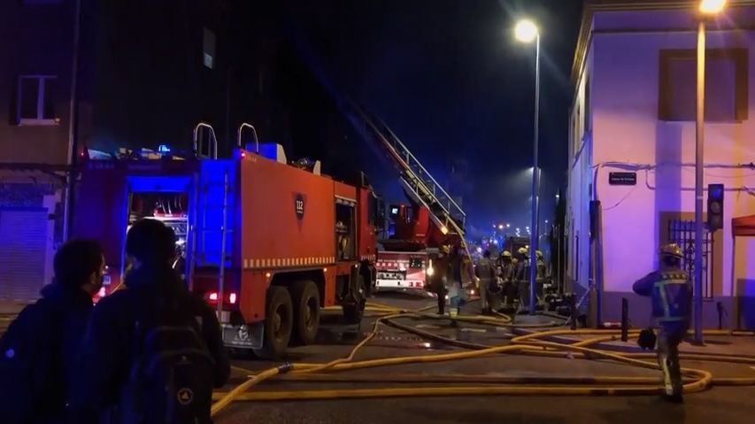 Video: Na předměstí Barcelony hoří squat. Zemřeli nejméně dva lidé
